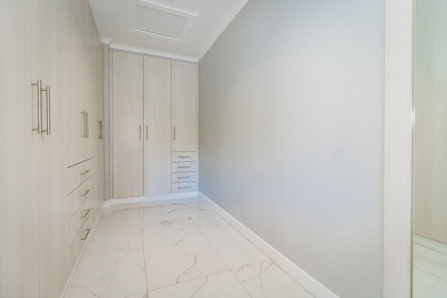 5 Bedroom Property for Sale in Heather Park Western Cape